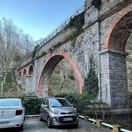 Appartement Studio Proche Des Thermes 2ieme Etage *